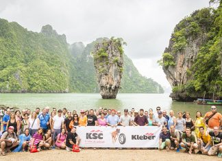 La expedición de NEX y KSC posa en una de las paradisiacas islas de Tailandia.
