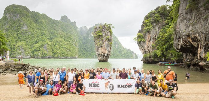La expedición de NEX y KSC posa en una de las paradisiacas islas de Tailandia.