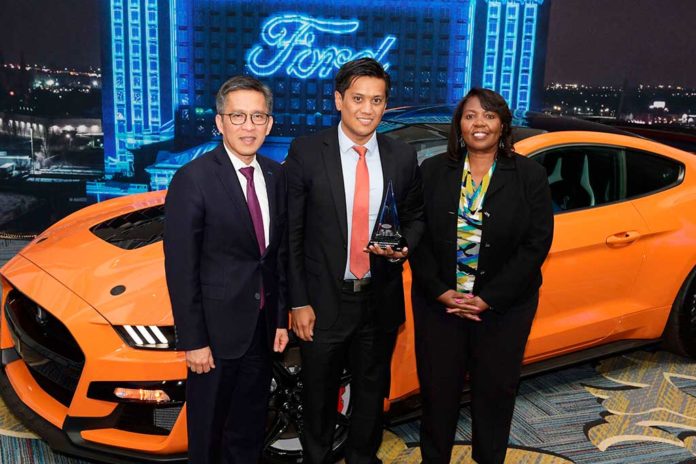 Pirelli y Ford