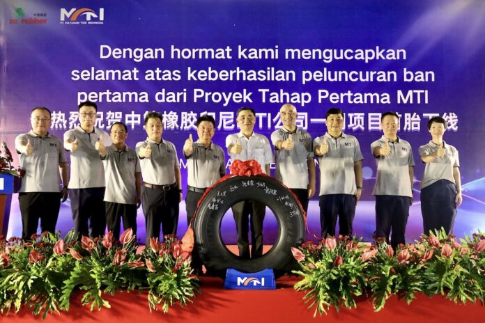 La fábrica de ZC Rubber en Indonesia produce su primer neumático