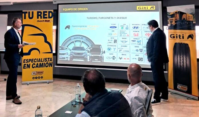 Center´s-Truck---04 red Center’s Truck