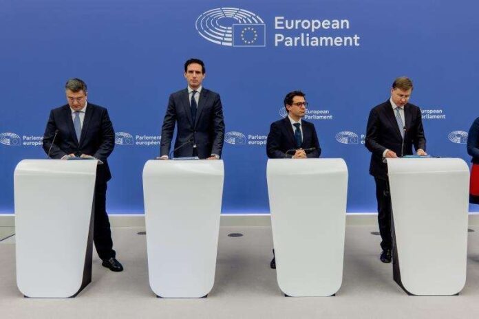 PAQUETE DE AUTOMOCIÓN