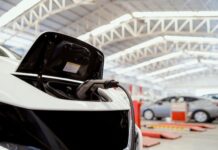 Los talleres de Barcelona reclaman ayudas para adaptarse al vehículo eléctrico Los talleres de Barcelona reclaman ayudas para adaptarse al vehículo eléctrico