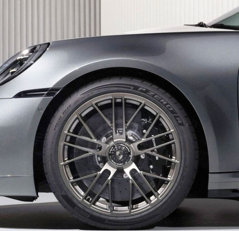 Europneus | Pirelli ya calza el Porsche 911 Turbo S con su 'pata negra ...