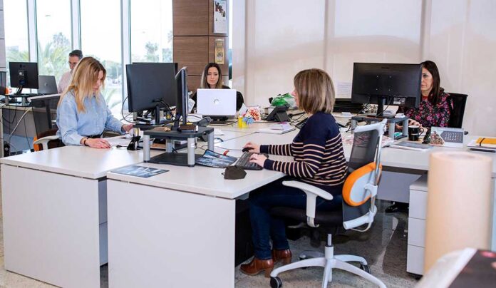 GrupoSoledad-plantilla_trabajando_central_ Grupo Soledad Inteligencia Artificial